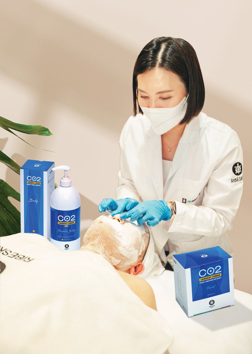 Applicazione del protocollo CO2 Carboxy Combo Ribeskin
